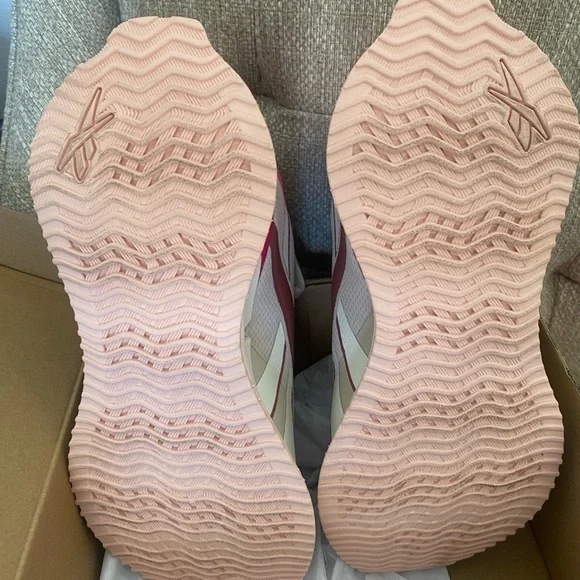 New in box Women’s Size 7 Reebok Zig Dynamica 4 Stucco/Sendros/Lasp - Picture 5 of 6